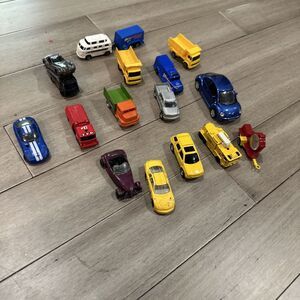 Maisto Die Cast Vehicle Lot 15 Cars Trucks VW Bus Beetle Dodge Viper Dump Trucks